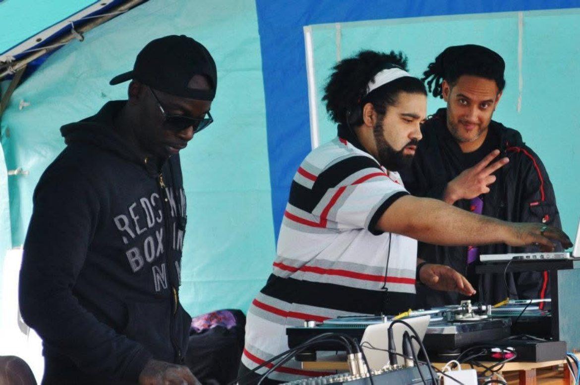 DJ aux platines